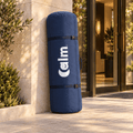 Colchón Calm Ultra Lux en su tula en la entrada de una casa