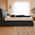 Mujer durmiendo boca arriba sobre un colchón Calm Ultra Lux