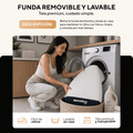 Mujer retirando la funda removible y lavable del colchón Calm Ultra Lux junto a la lavadora