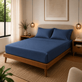 Cama tendida con sábanas Calm Bambú 230 color azul