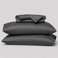 Juego de sábanas Calm Bambú 230 color gris oscuro doblado con sus fundas