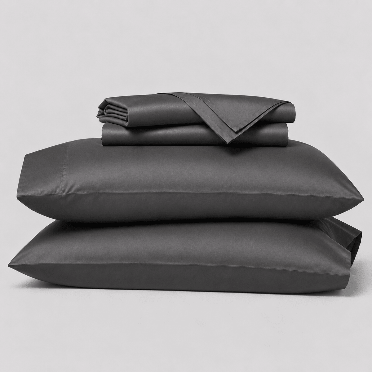 Juego de sábanas Calm Bambú 230 color gris oscuro doblado con sus fundas