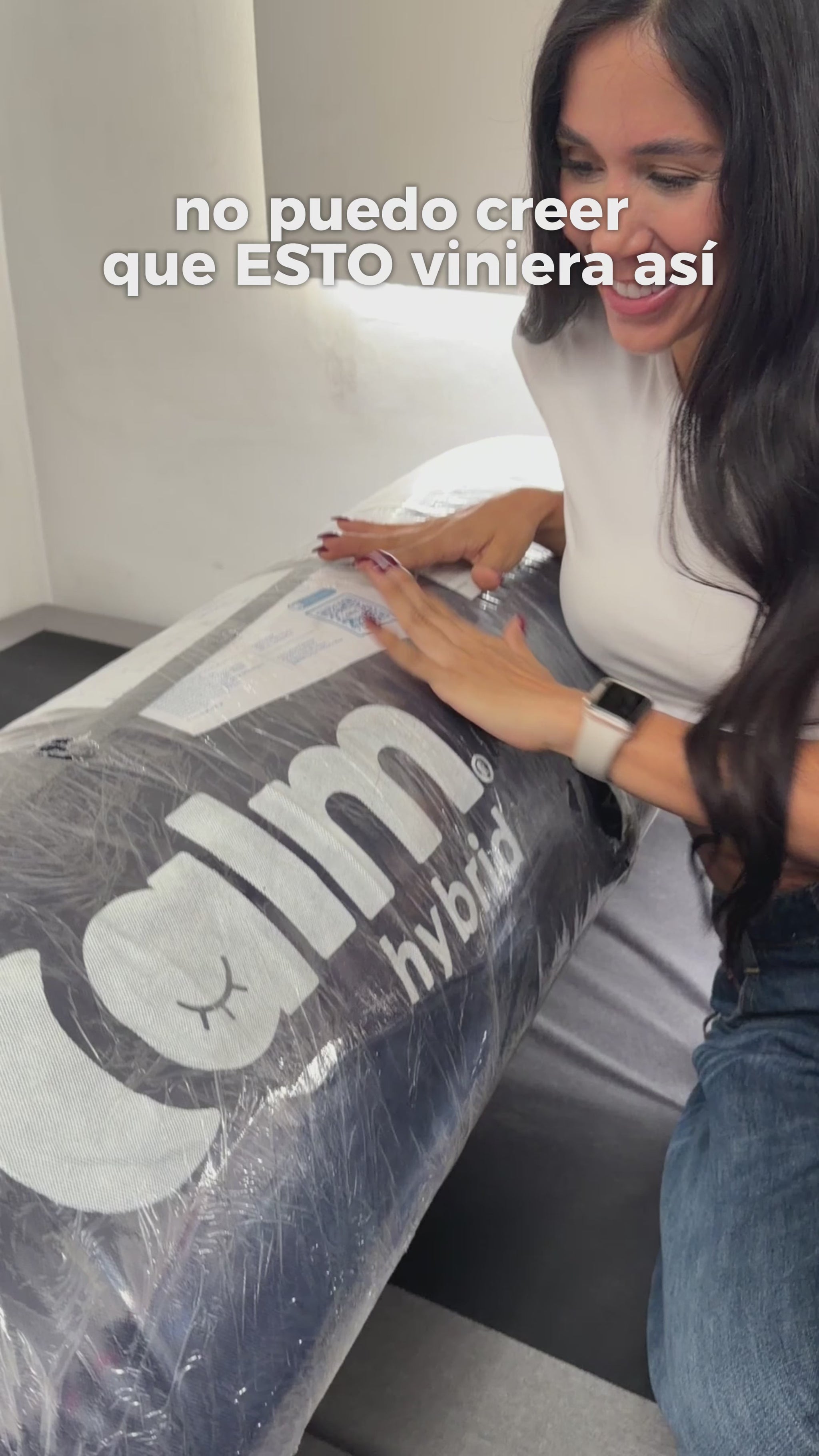 Video: mujer sorprendida al abrir el colchón Calm Ultra Lux que llegó en tula