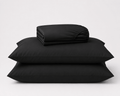 Semijuego de sábanas Calm Microfiber color negro doblado con sus fundas